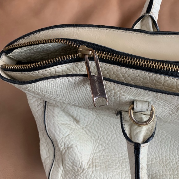 AUTHENTIC BURBERRY Dewsbury Grain Check Leather Tote - Picture 12 of 13